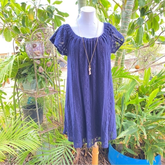 Roxy dress in a navy color size small with lining. EUC - Picture 9 of 9